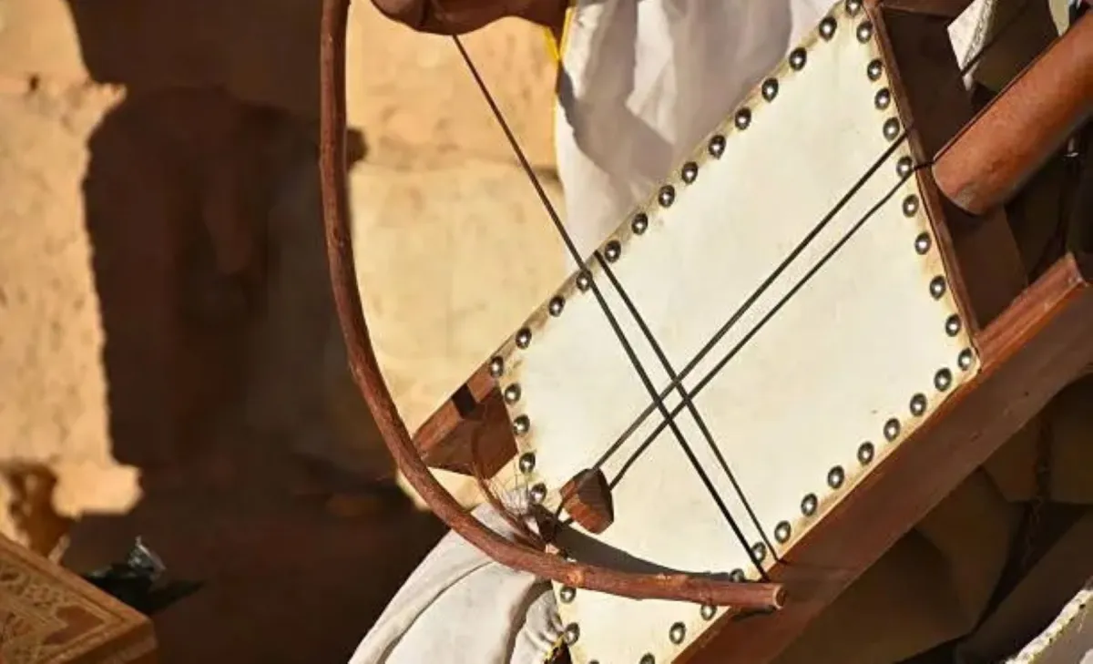 البريد السعودي يصدر طابعًا تذكاريًا عن الربابة السعودية