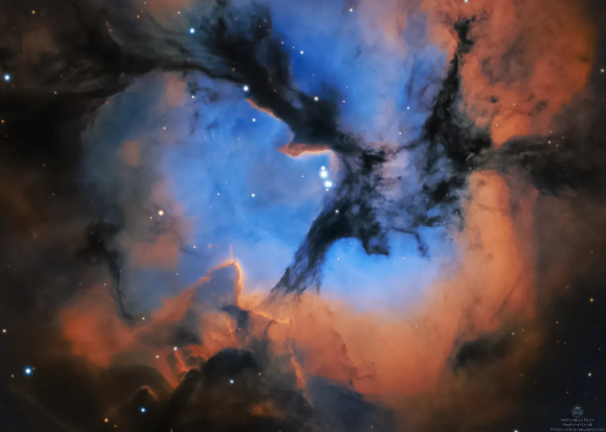 ولادة نجم جديد داخل السديم الثلاثي. الصورة من الحساب الرسمي لمركز الفلك الدولي على منصة x