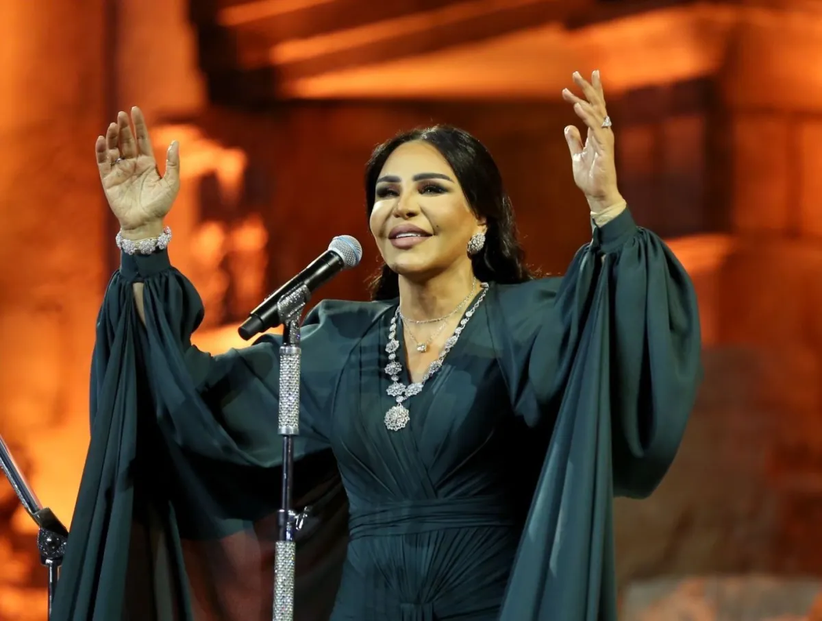 صيحات جمالية تألقت بها النجمات العربيات في مهرجانات صيف 2025