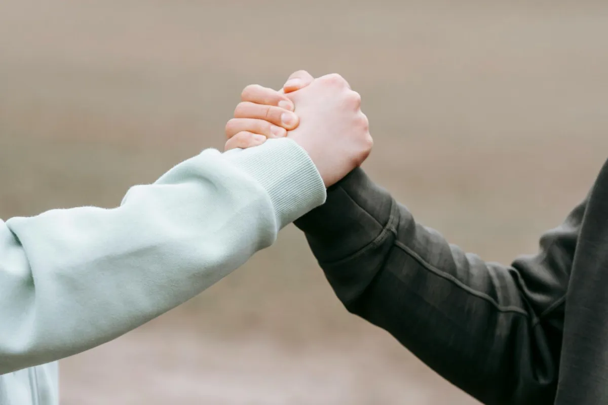 يدان متعاضتان في العمل الإنساني 