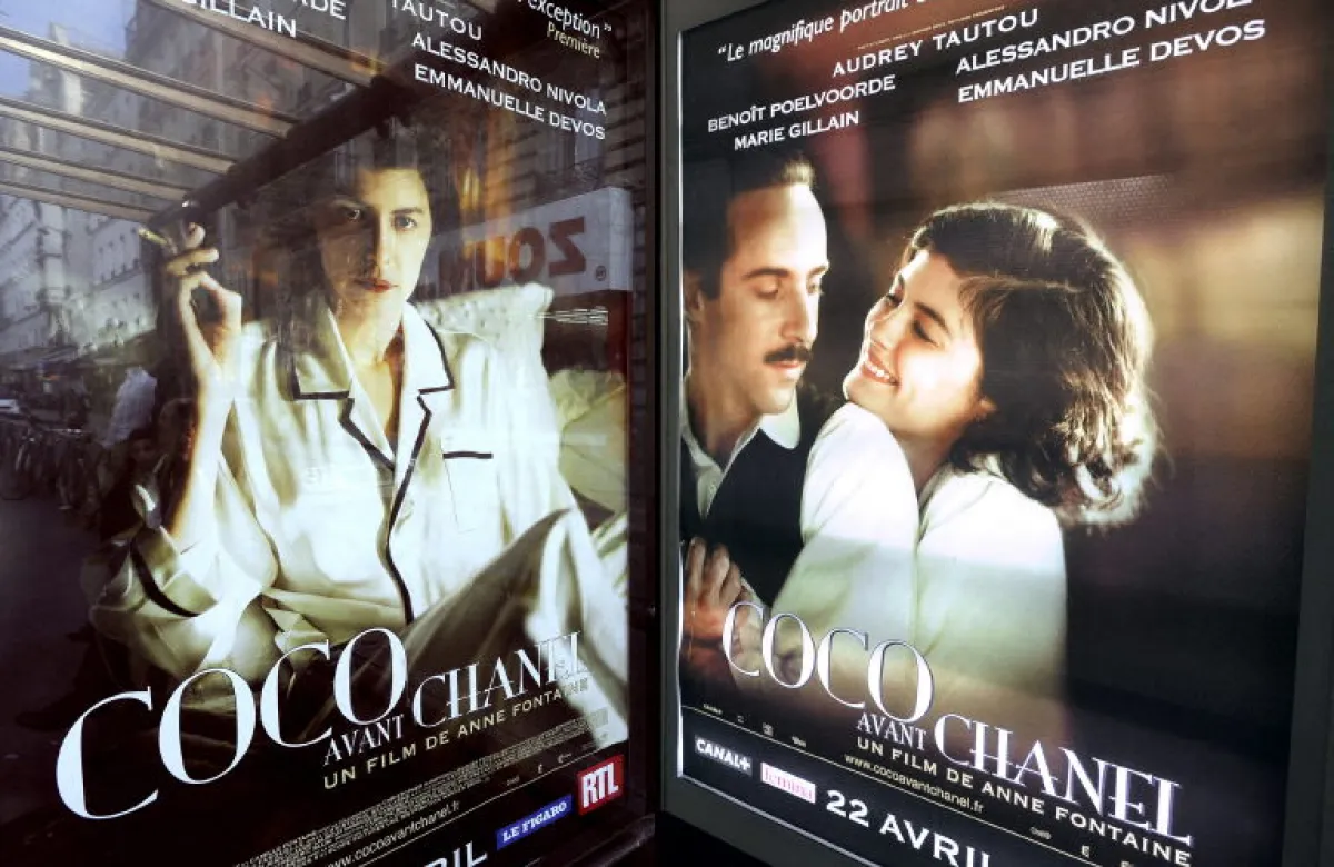 بوستر فيلم Coco Avant Chanel الفرنسي- مصدر الصورة: AFP PHOTO / GUILLAUME CLEMENT  GUILLAUME CLEMENT / AFP