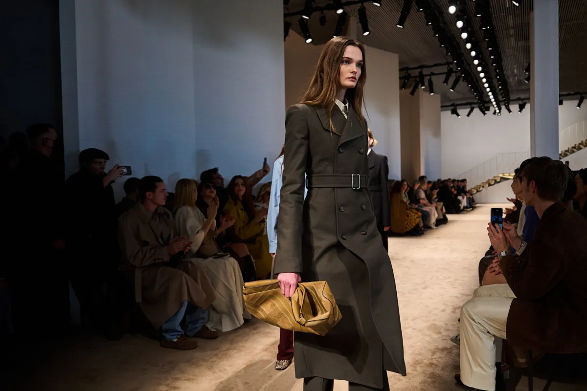 معطف مزدوج الصدر