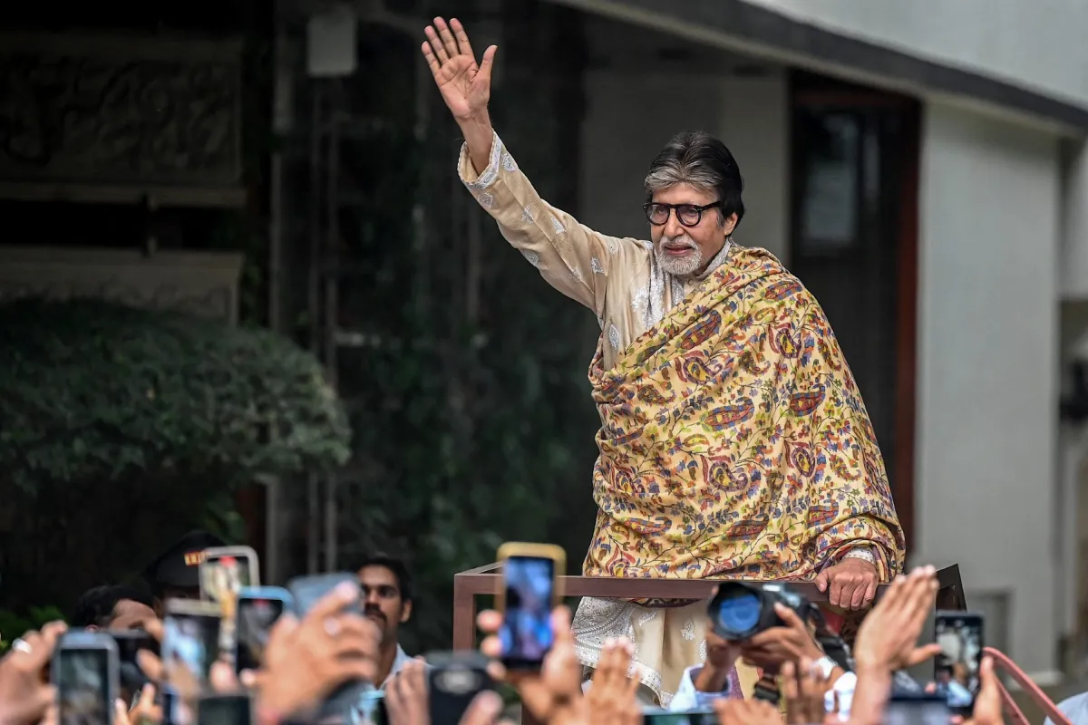 أميتاب باتشان يحتفل بذكرى ميلاده الـ82 في مومباي - Amitabh Bachchan celebrate his 82nd birthday in Mumbai- مصدر الصورة SUJIT JAISWAL / AFP