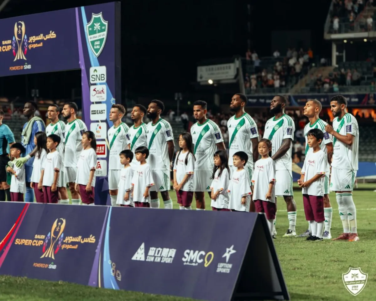 فريق النادي الأهلي خلال لقائه مع القادسية 