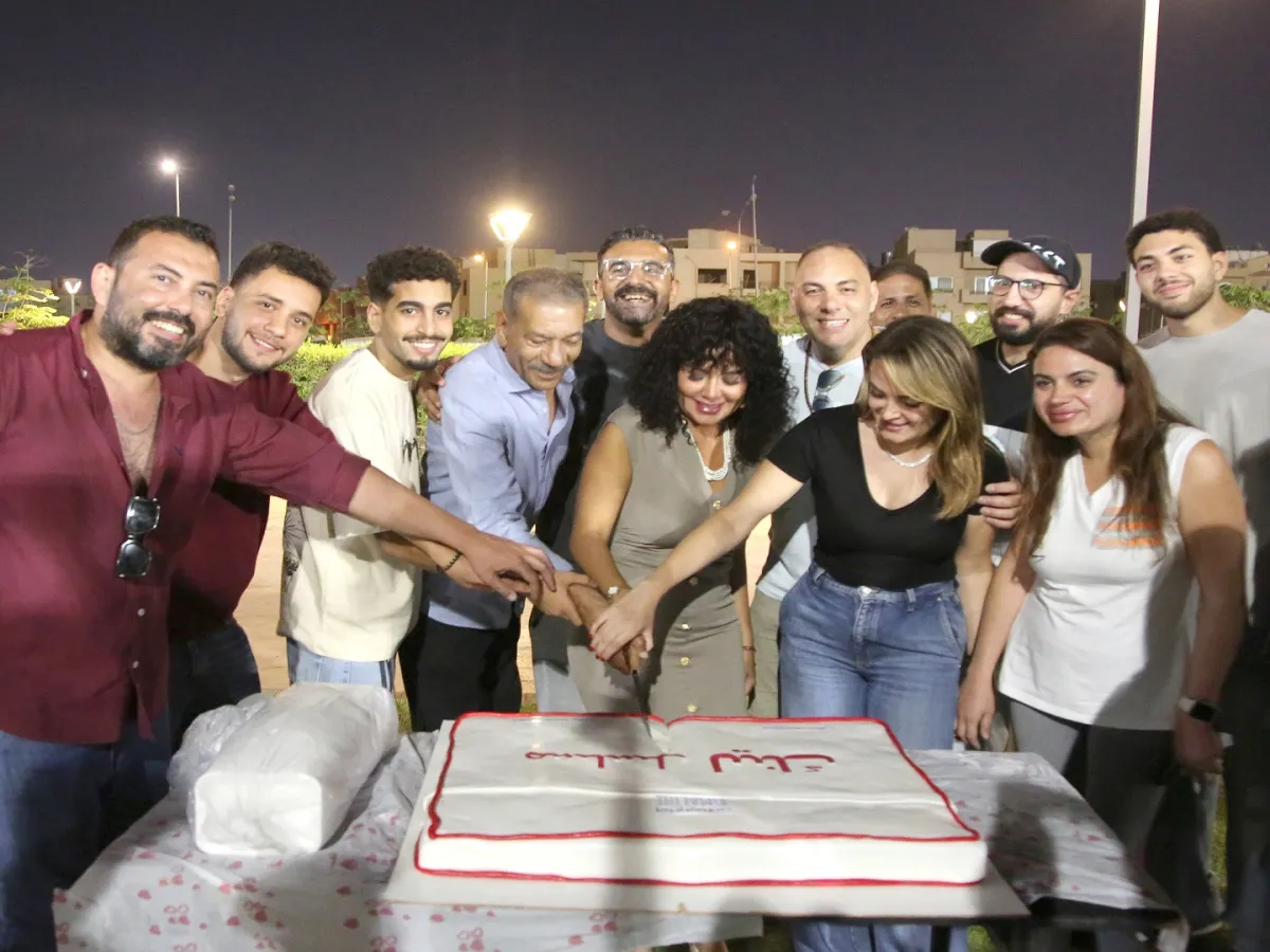 فريق عمل مسلسل لينك يحتفل ببدء التصوير -الصورة من الشركة المنتجة