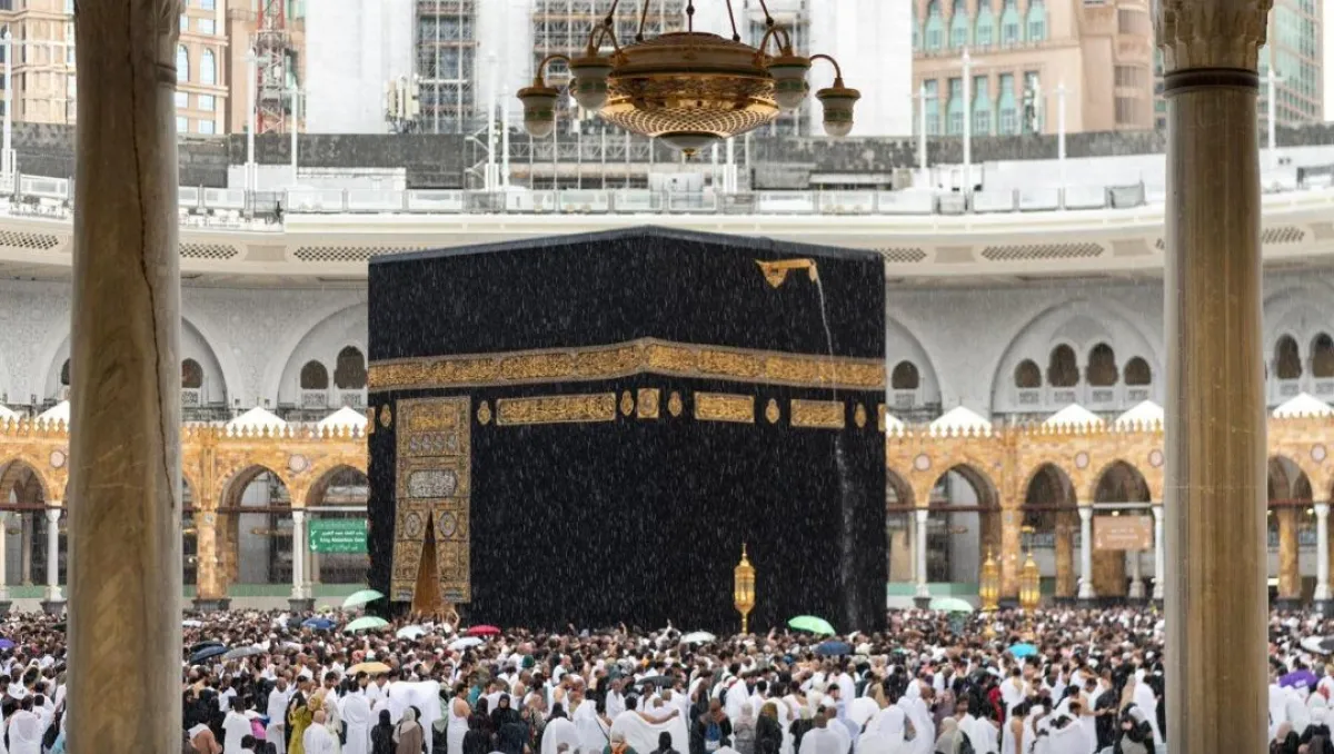 الكعبة المشرفة لحظة هطول الأمطار
