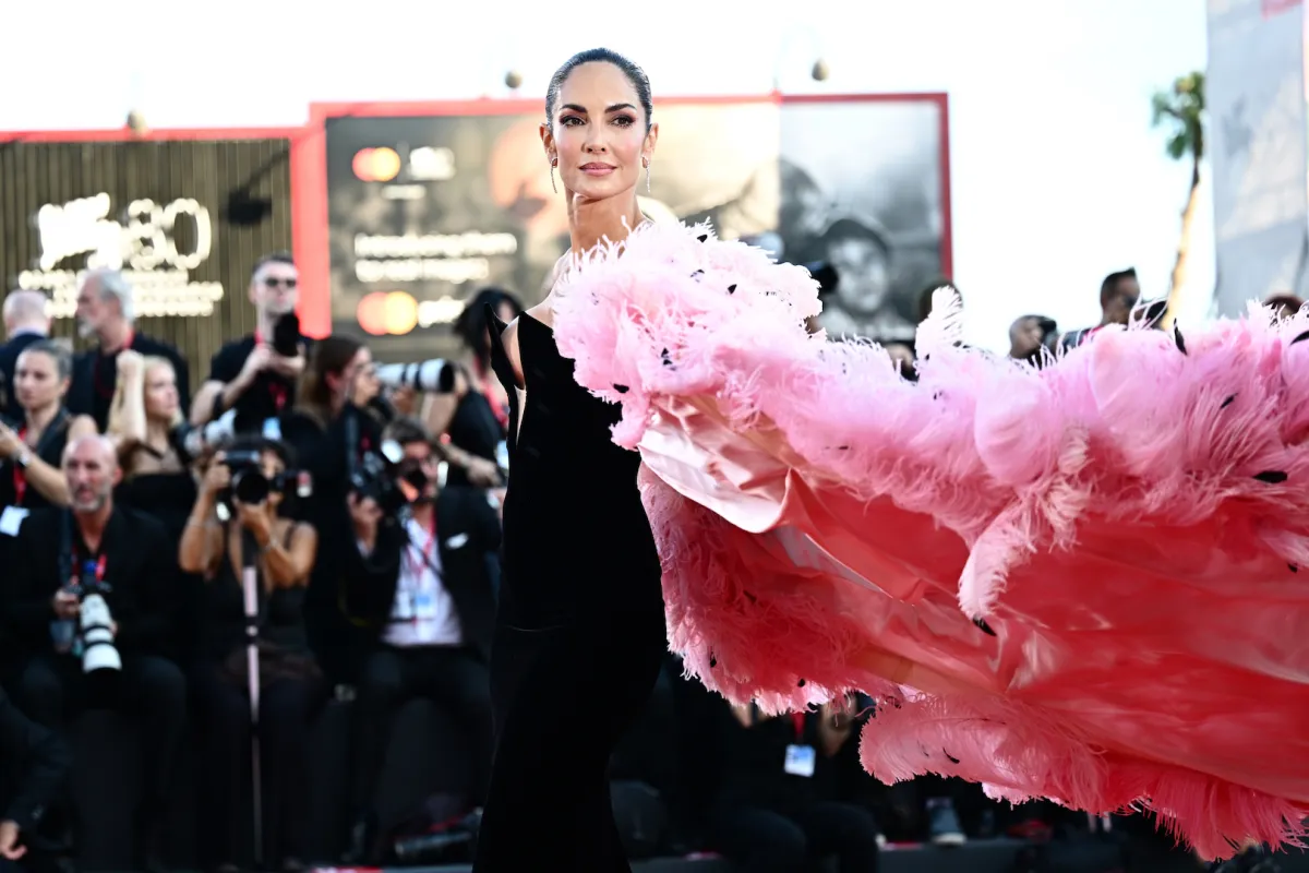 عارضة الأزياء يوجينا سيلفا Eugenia Silva تخطف الأنظار بإطلالتها- (مصدر الصورة: GABRIEL BOUYS AFP)