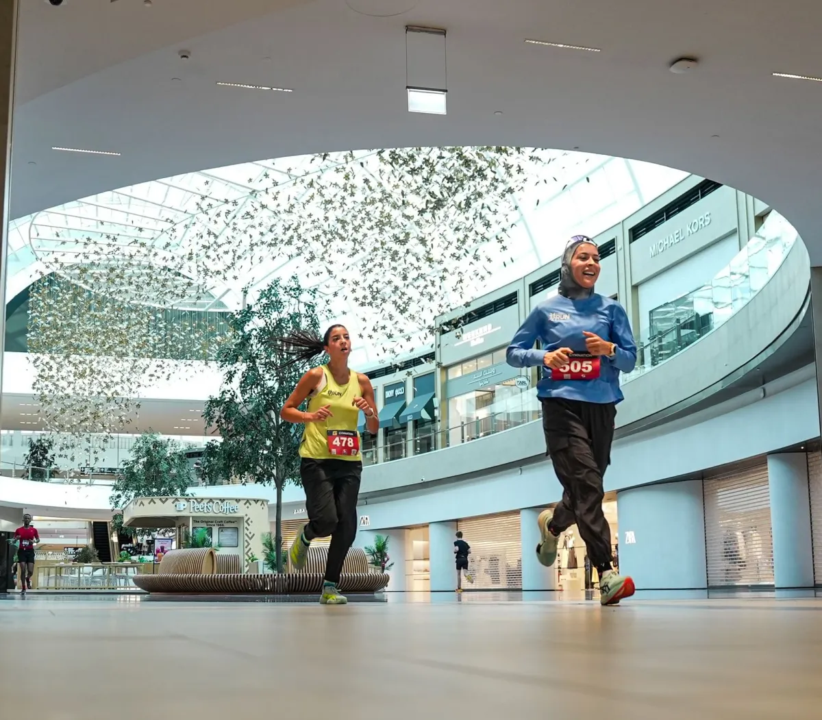 دعوة لممارسة الرياضة المشي والجري في يوم المرأة الإماراتية - الصورة من وكالة الأنباء الإماراتية "وام"