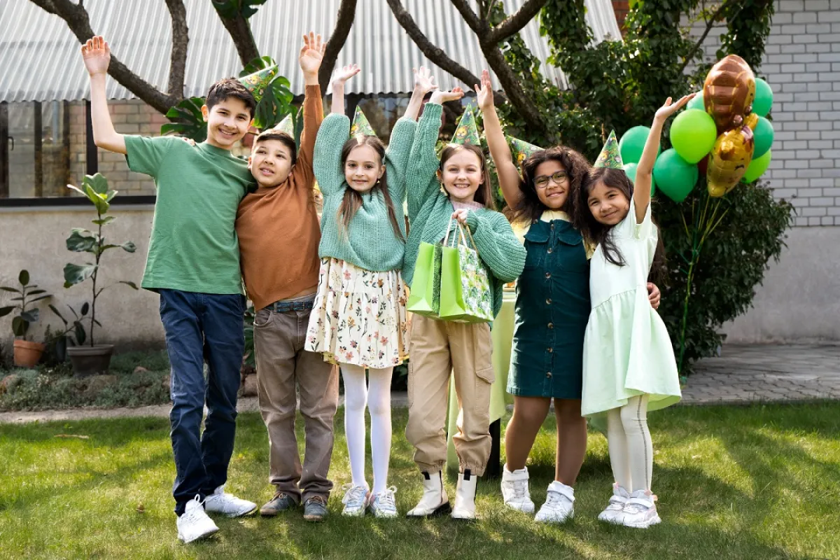 صورة لمجموعة من الأصدقاء