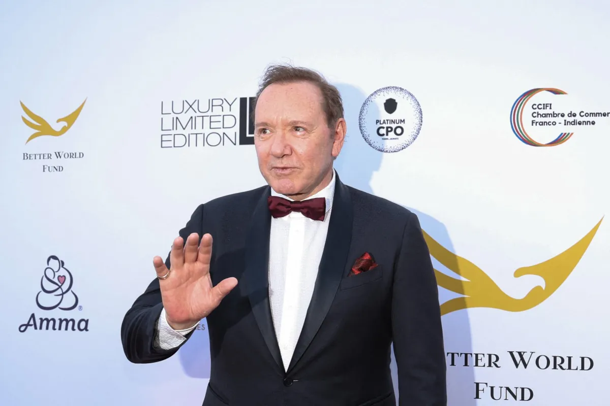 كيفن سبيسي  Kevin Spacey من مهرجان كان 2025 – مصدر الصورة Valery HACHE / AFP