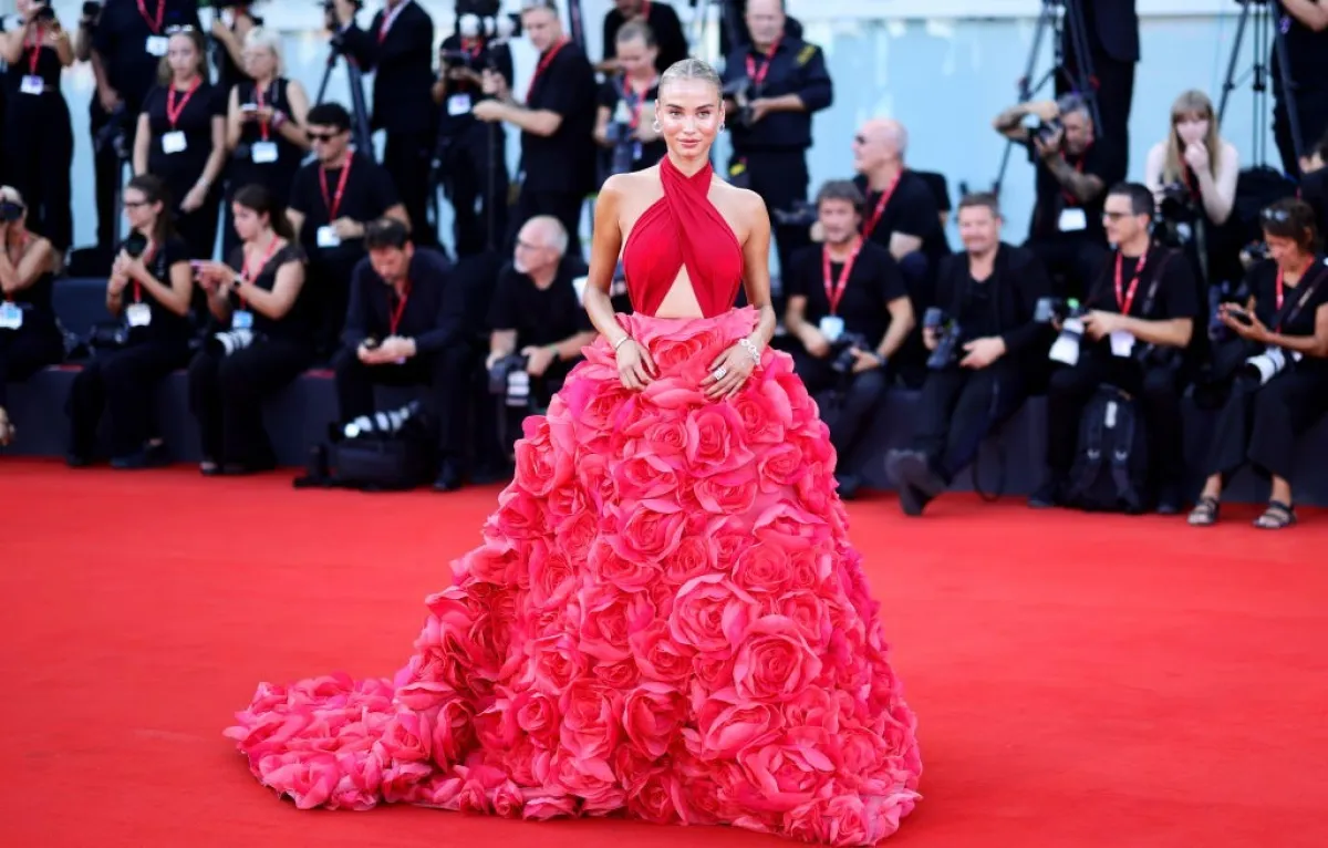 روز برترام Rose Bertram مهرجان فينيسيا السينمائي الدولي الـ81 -مصدر الصورة: Andreas Rentz/Getty Images