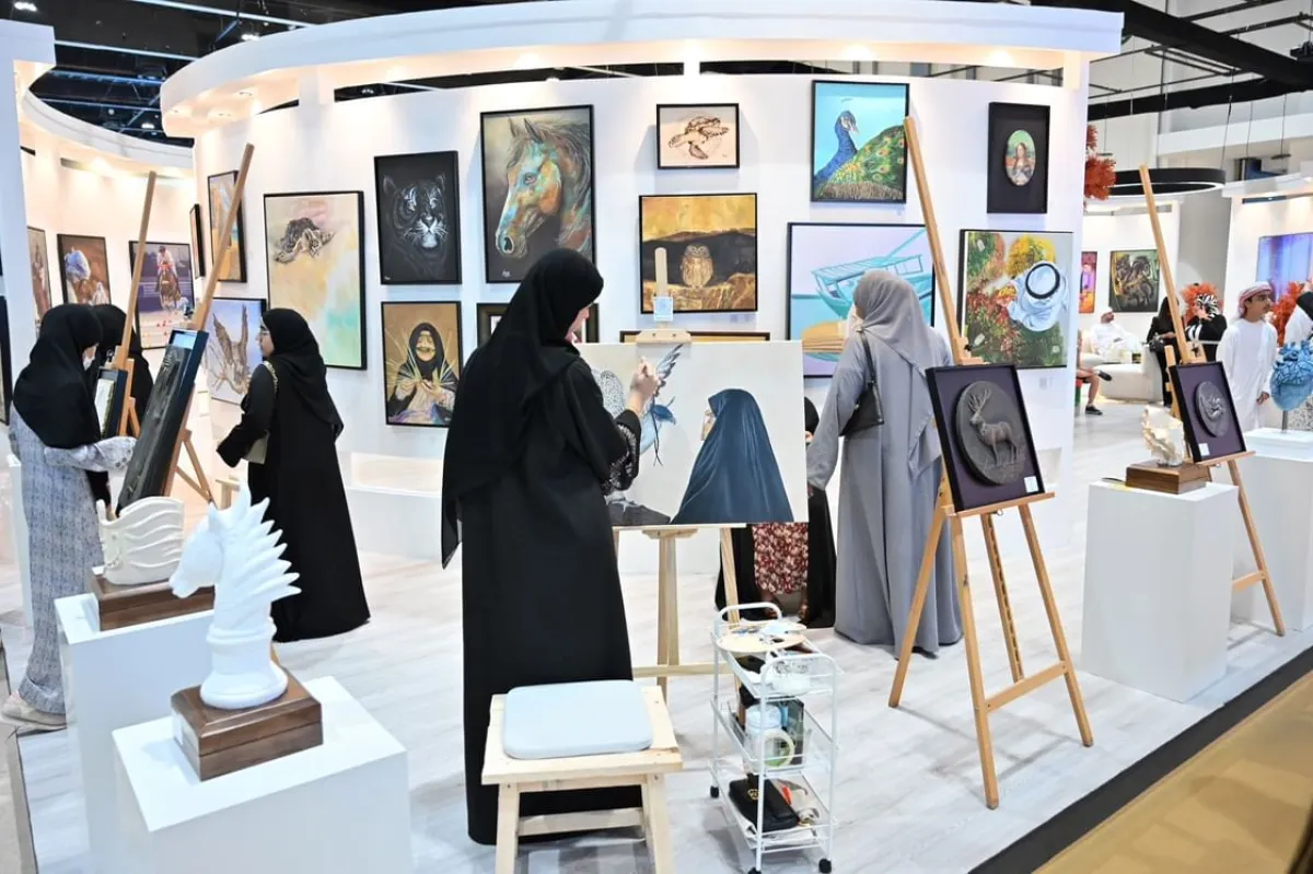 دور المرأة الإماراتية بالحفاظ على الموروث الشعبي والثقافي. الصورة من وكالة الأنباء الإماراتية "وام"