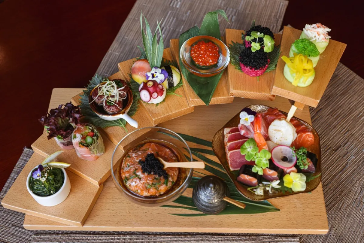 أطباق مبتكرة في مطعم ساكورا الياباني