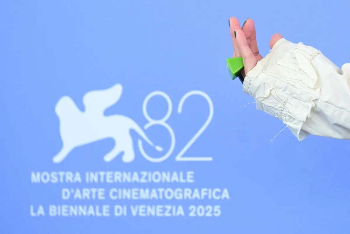 مهرجان فينيسيا وشعار الدورة الـ 82– مصدر الصورة Photo by TIZIANA FABI / AFP
