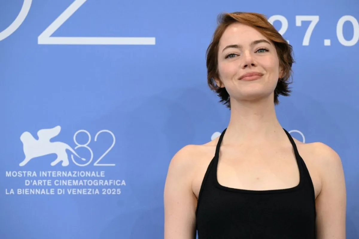 ايما ستون في مهرجان فينيسيا السينمائي 2025 - Emma Stone at the 82nd International Venice Film Festival, at Venice Lido on August 28, 2025. (Photo by Stefano RELLANDINI / AFP)
