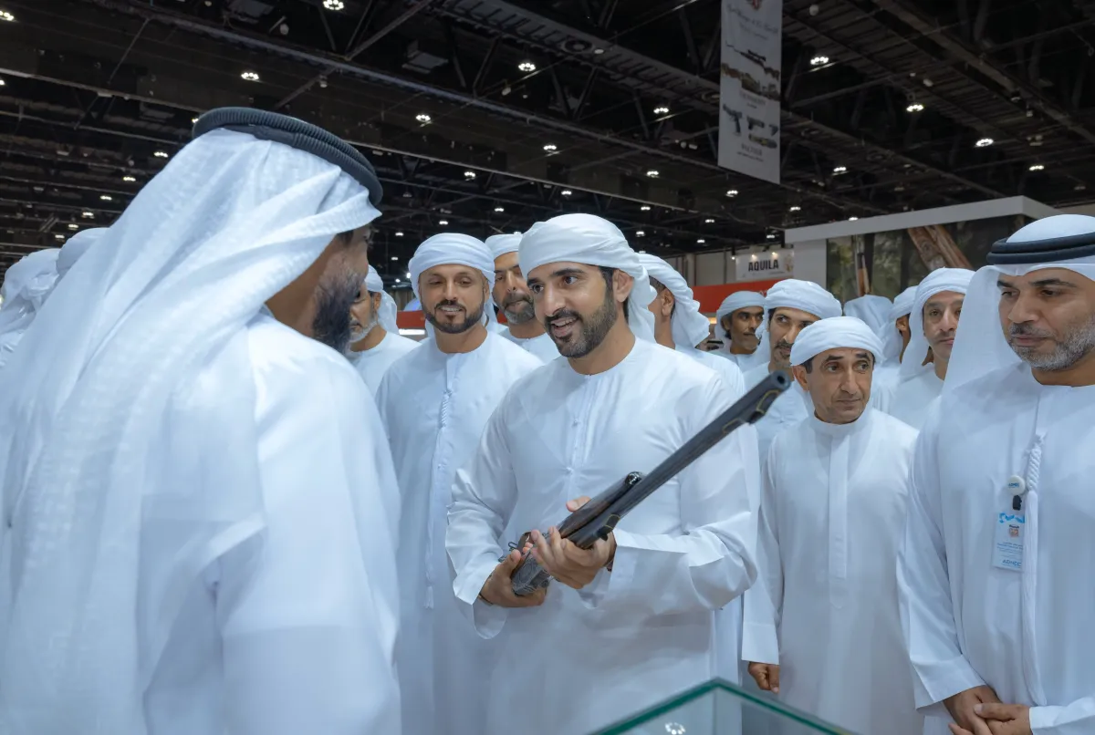 الشيخ حمدان بن محمد بن راشد آل مكتوم، ولي عهد دبي نائب رئيس مجلس الوزراء وزير الدفاع رئيس المجلس التنفيذي لإمارة دبي،خلال زيارته لمعرض أبوظبي للصيد والفروسية. الصورة من مكتب دبي الإعلامي