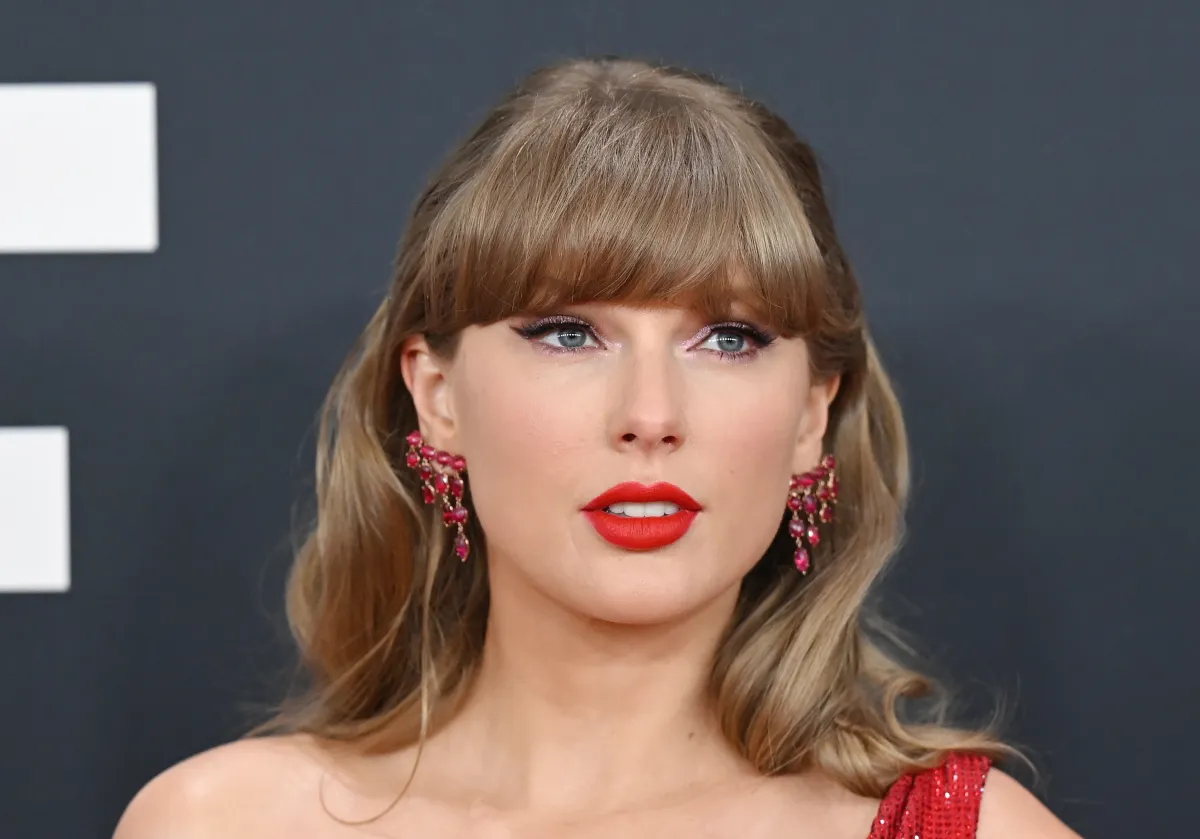 تايلور سويفت Taylor Swift،حفل غرامي أواردز الـ 67 (مصدر الصورة : Gilbert Flores/Billboard via Getty Images)