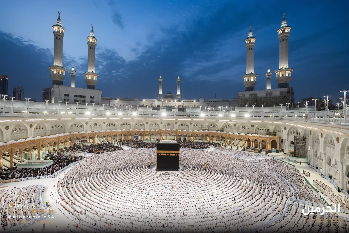 ضيوف الرحمن والزوار من داخل الحرم المكي في مشهد مهيب - الصورة من حساب الهيئة العامة للعناية بشؤون الحرمين على إكس