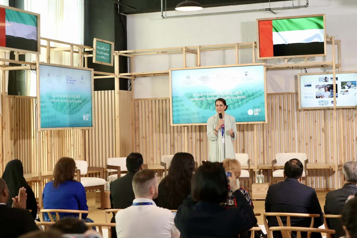 جلسة لاستعراض مسيرة المرأة الإماراتية في التنمية - الصورة من وكالة الأنباء الإماراتية "وام"