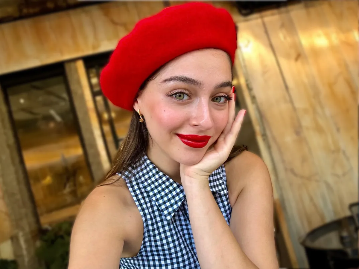 صيحات جمالية ملهمة من النجمة التركية جيمري بايسال