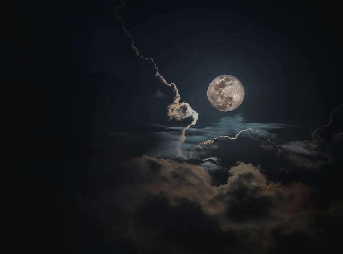 بدر سفر يشاهد بالعين المجردة في سماء السعودية مساء يوم غد السبت - الصورة تعبيرية من unsplash by jack taylor