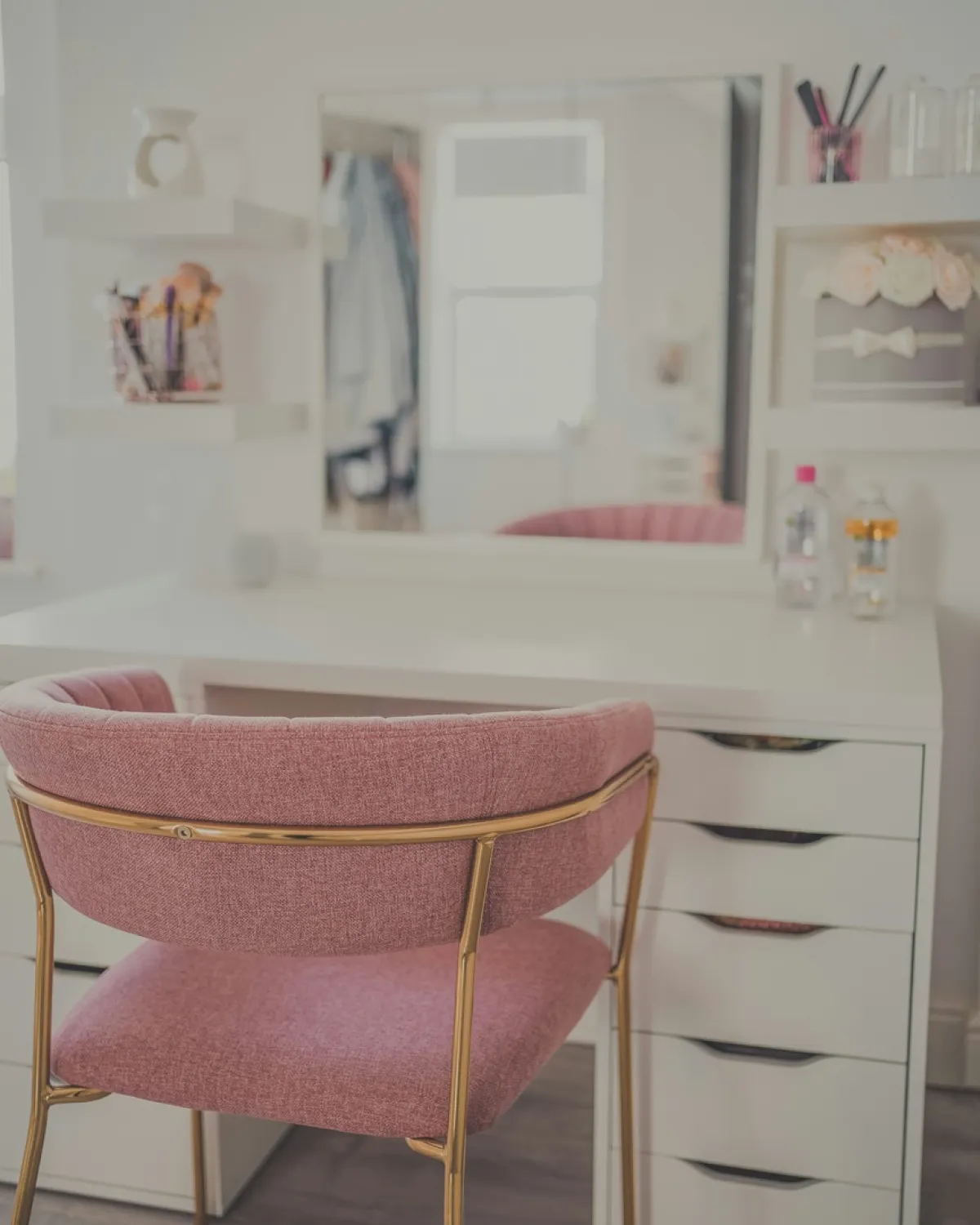 تسريحة أو طاولة زينة