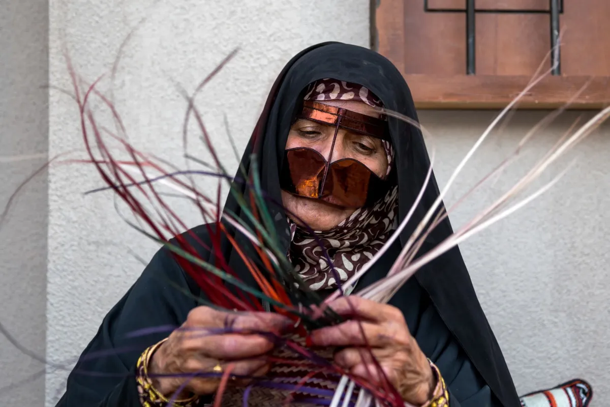 المرأة الاماراتية العمود الأساسي في صوْن الموروث الشعبي الإماراتي