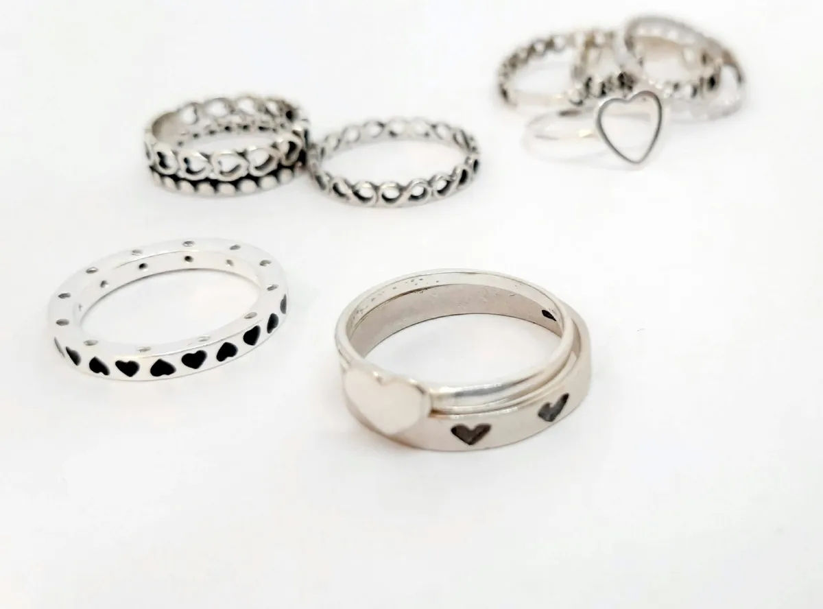 تفسير رؤيا خاتم فضة في المنام_ مصدر الصورة: unsplash by Natália Jonas