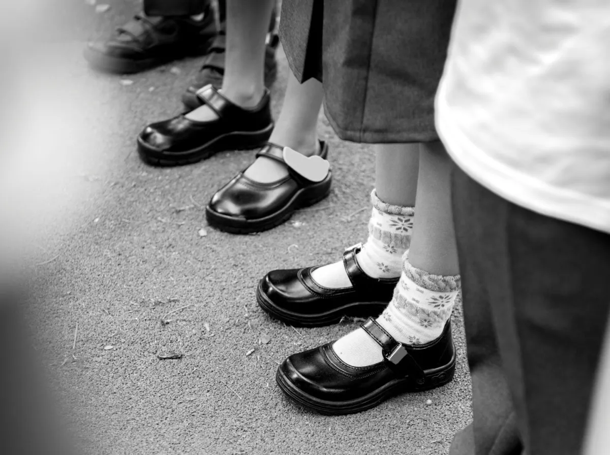 صورة أحذية البنات المدرسية