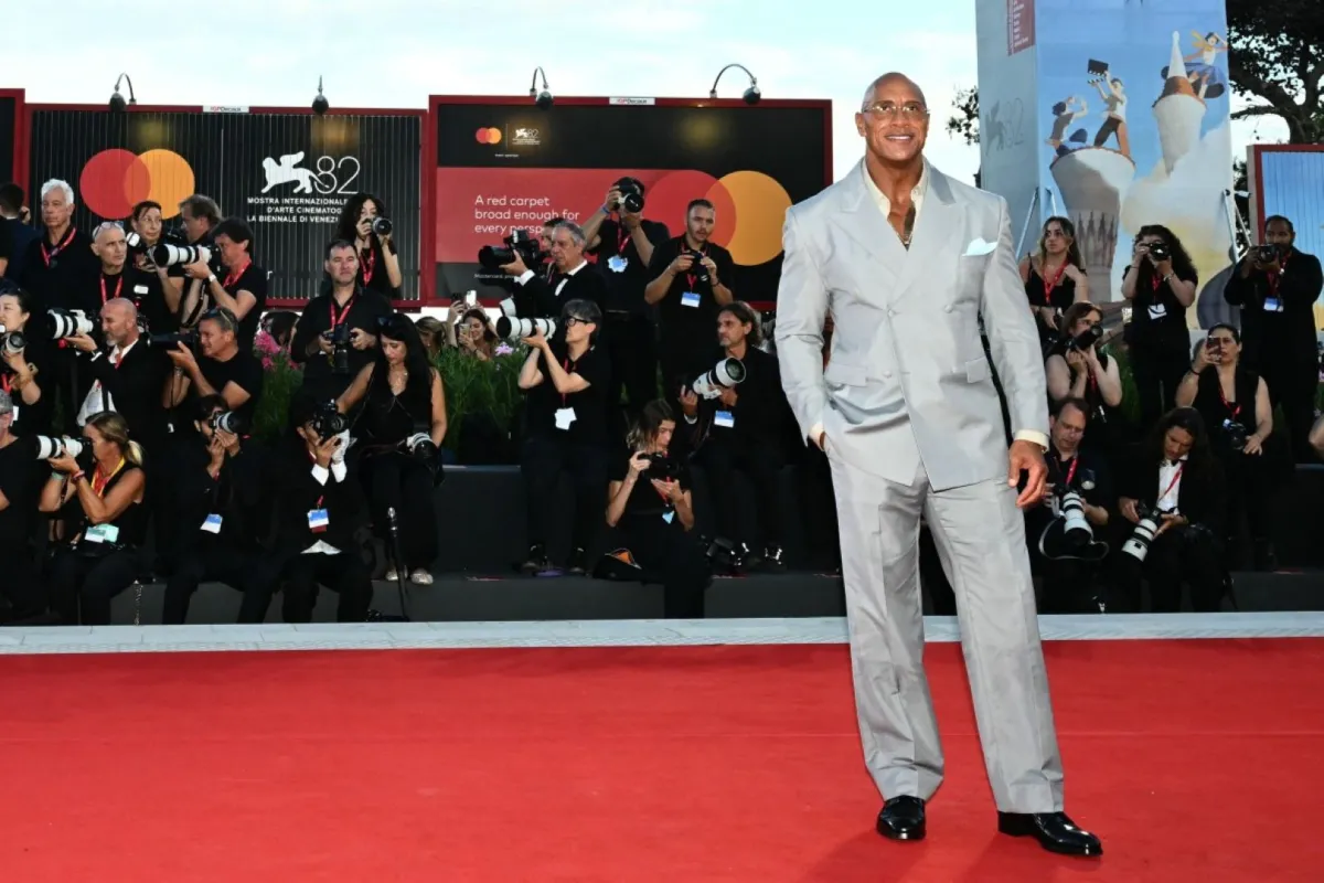 دواين جونسون Dwayne Johnson، من مهرجان فينيسيا السينمائي الدولي. مصدر الصورة: Stefano RELLANDINI / AFP