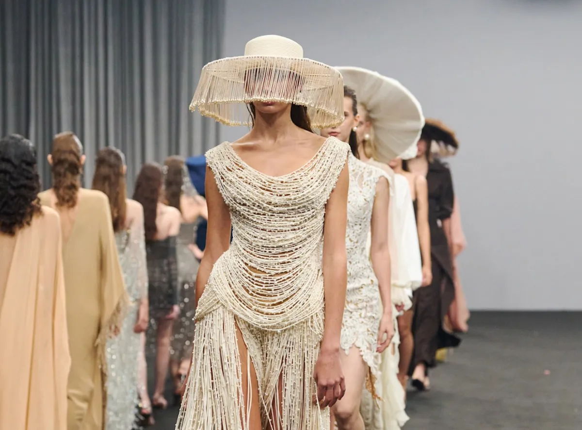  من مجموعة كرِيشا باجاج Krésha Bajaj  لربيع وصيف 2026 - مصدر الصورة Launchmetrics/Spotlight © 