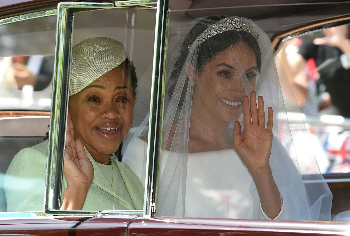 ميغان ماركل ووالدتها دوريا راغلاند (  Meghan Markle and her mother Doria Ragland). مصدر الصورة: Oli SCARFF / AFP