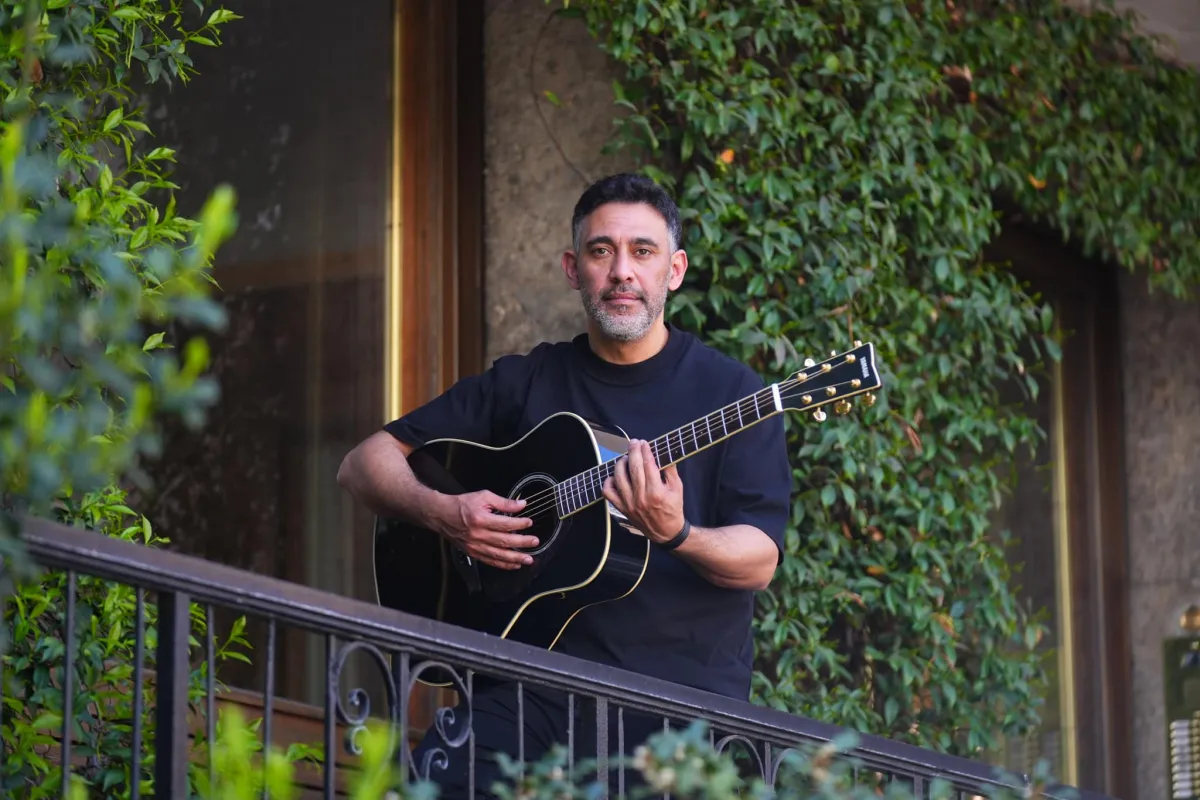 عمرو مصطفى - الصورة من صفحته الرسمية على فيس بوك