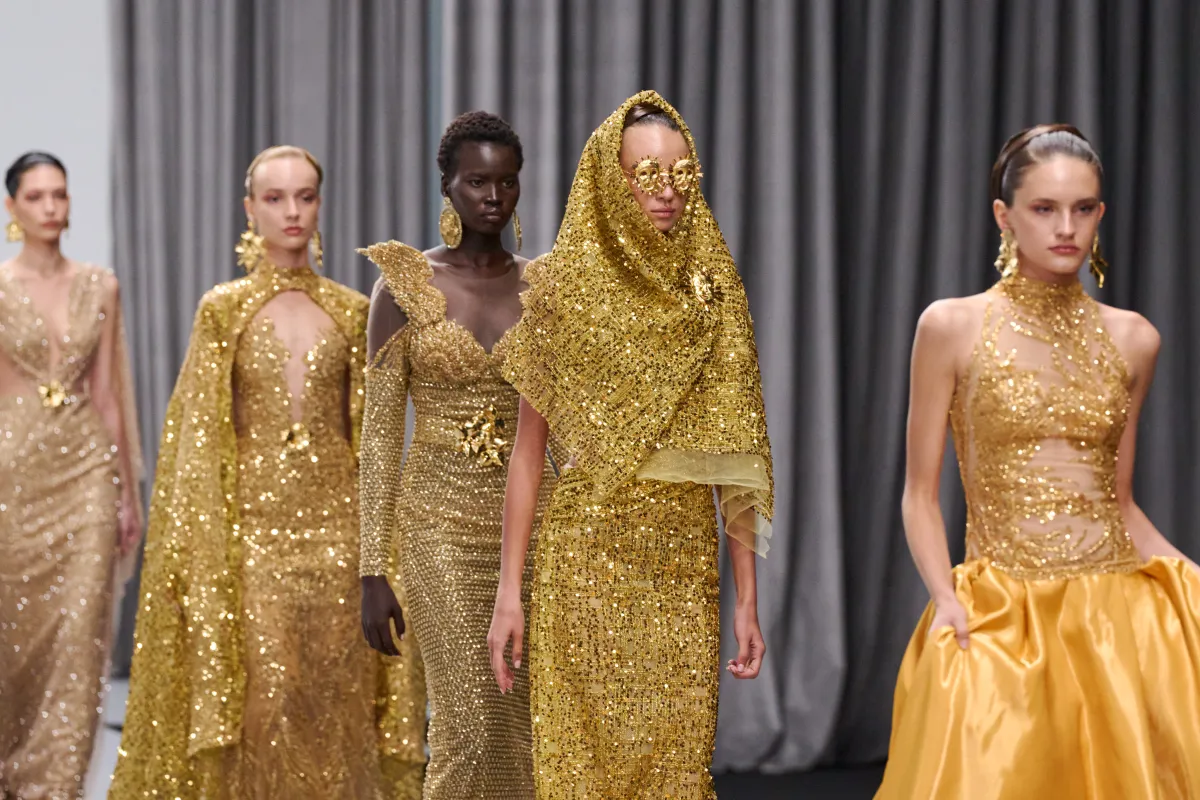 تصاميم إريك باندانا Erick Bendaña - الصورة من © Launchmetrics/Spotlight