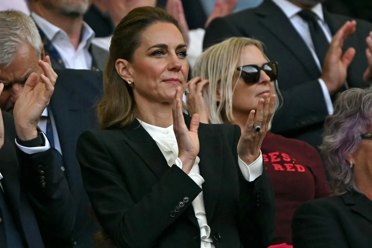 كيت ميدلتون في مباراة كأس العالم للرغبي للسيدات  ( Kate Middleton at the Women's Rugby World Cup  ). مصدر الصورة: Glyn KIRK / AFP