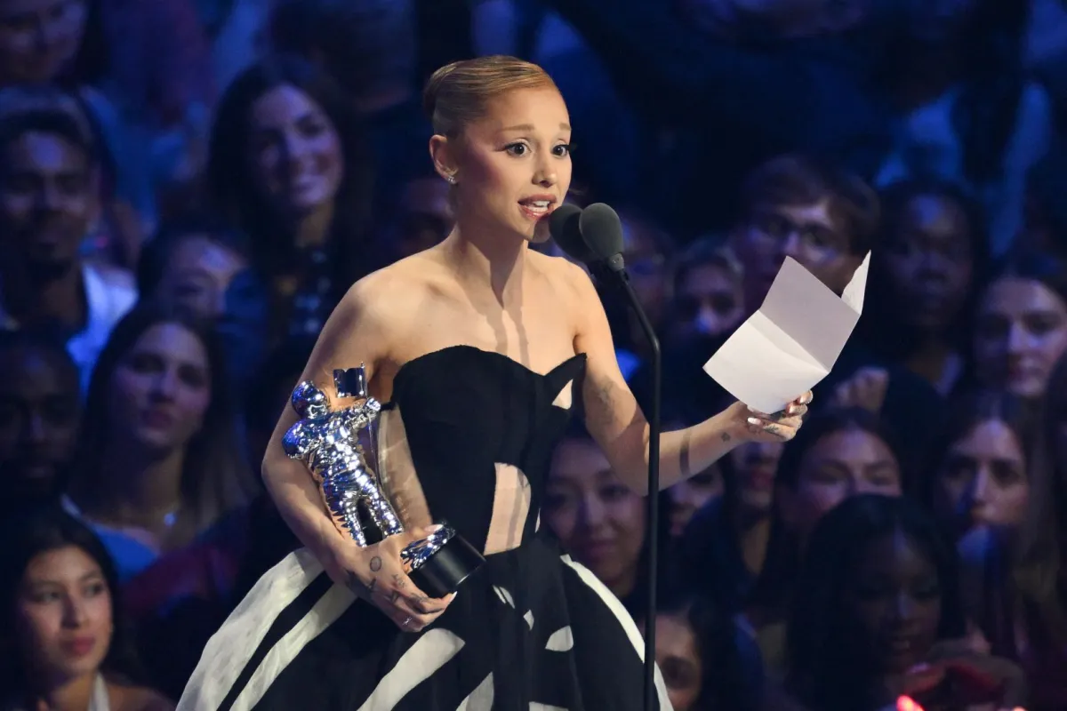 أريانا غراندي Ariana Grande من حفل توزيع جوائز MTV VMAs عام 2025. مصدر الصورة: ANGELA WEISS / AFP