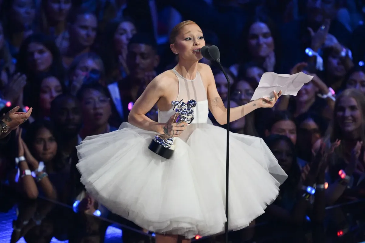 أريانا غراندي Ariana Grande من حفل توزيع جوائز MTV VMAs عام 2025. مصدر الصورة: ANGELA WEISS / AFP