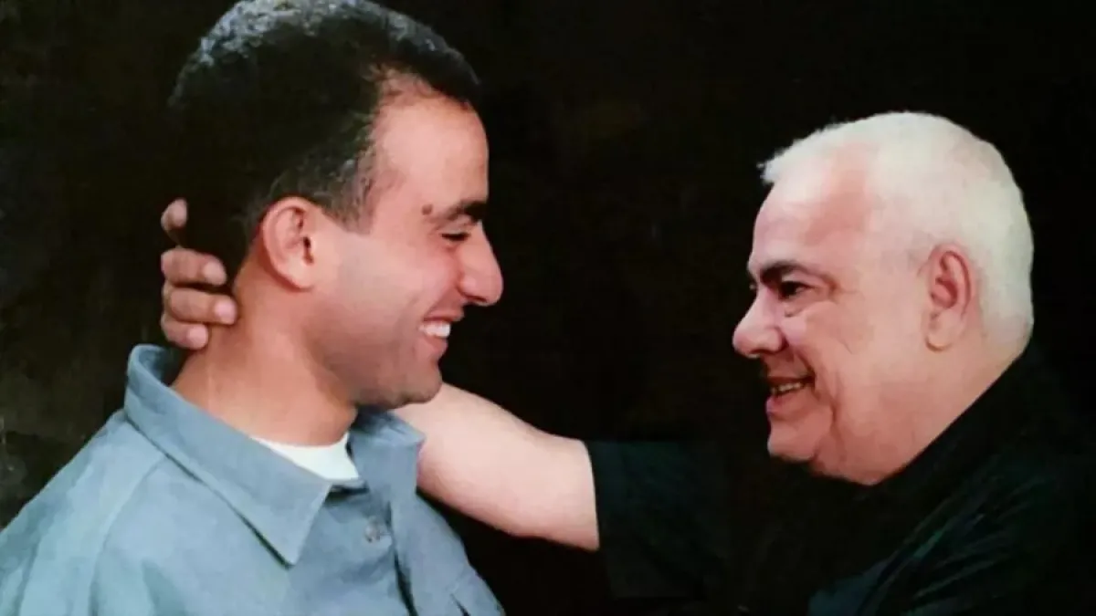 أحمد السقا برفقة والده الراحل- الصورة عبر حسابه الخاص بالفيسبوك