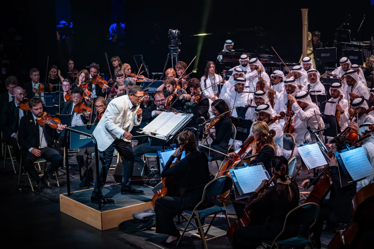 هاني فرحات يقود الأوركسترا دار الأوبرا الملكيَّة الفرنسية والأوركسترا السعودي بباريس- الصورة من المركز الإعلامي للمايسترو هاني فرحات