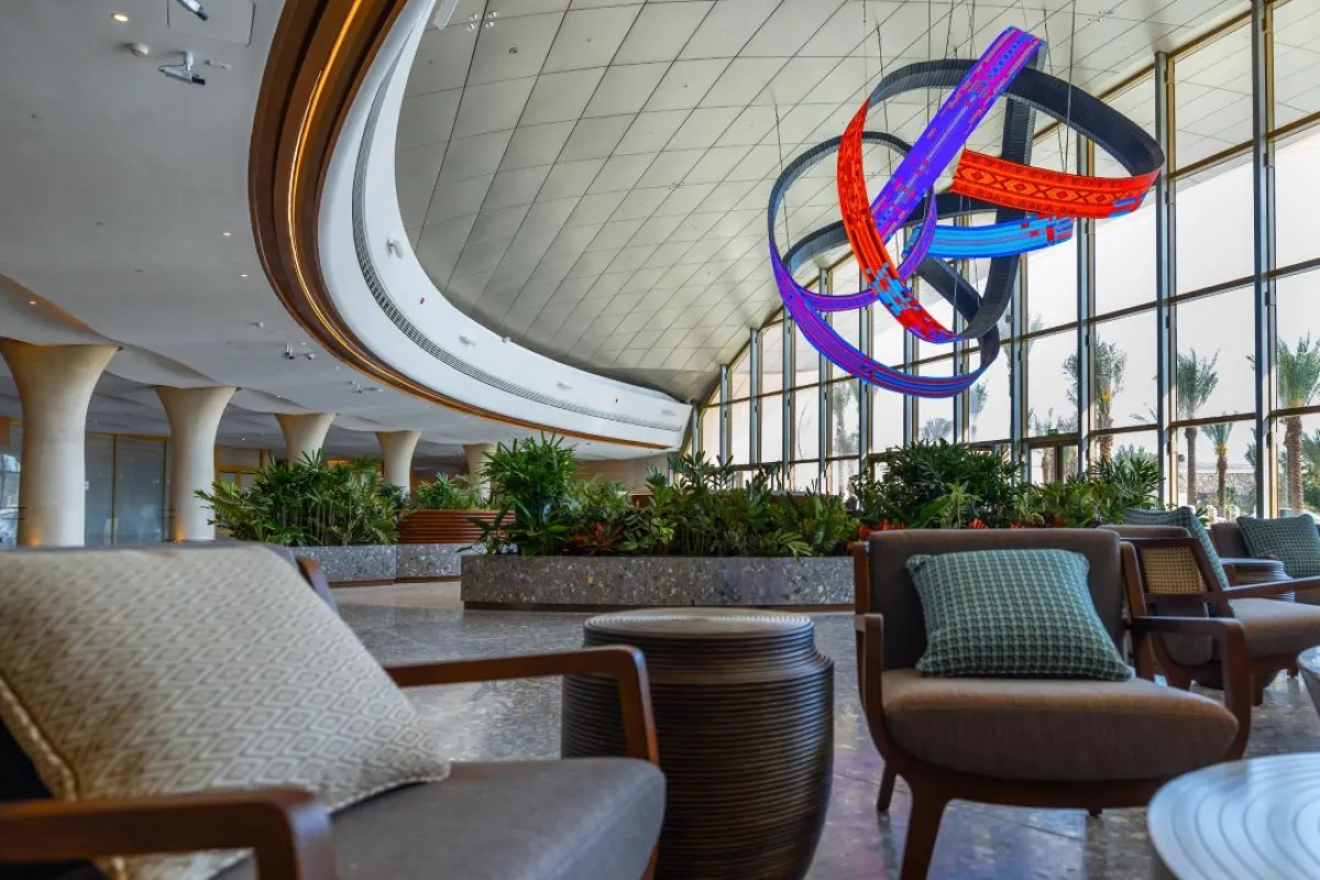 عمل الفنان العالمي دانيال كانوغر المستلهم من السدو - الصورة من البحر الأحمر الدولية