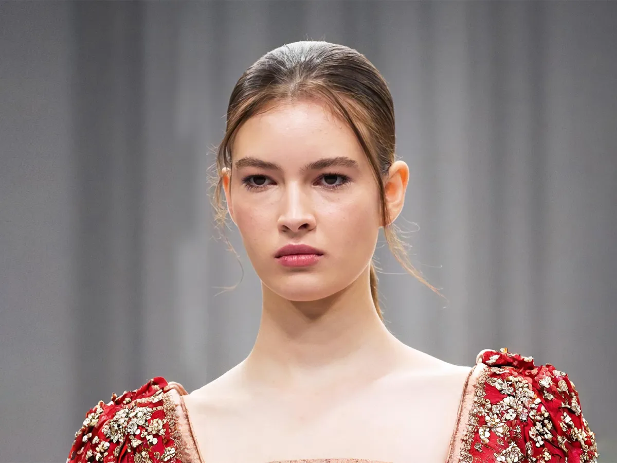 كيف تؤثر عاداتنا اليومية على نضارة الوجه؟