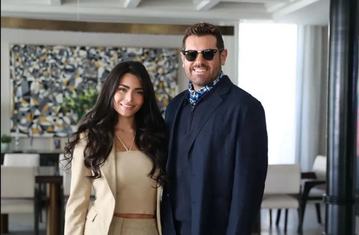 عمرو يوسف وأسماء جلال من فيلم "السلم والثعبان.. لعب عيال" - الصورة من الشركة المنتجة