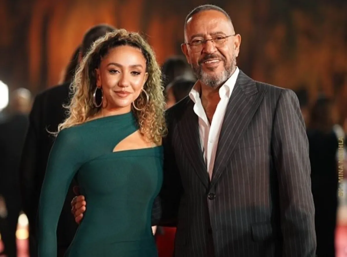 زينة عبد الباقي ووالدها الفنان أشرف عبد الباقي - الصورة من المركز الإعلامي لمهرجان القاهرة