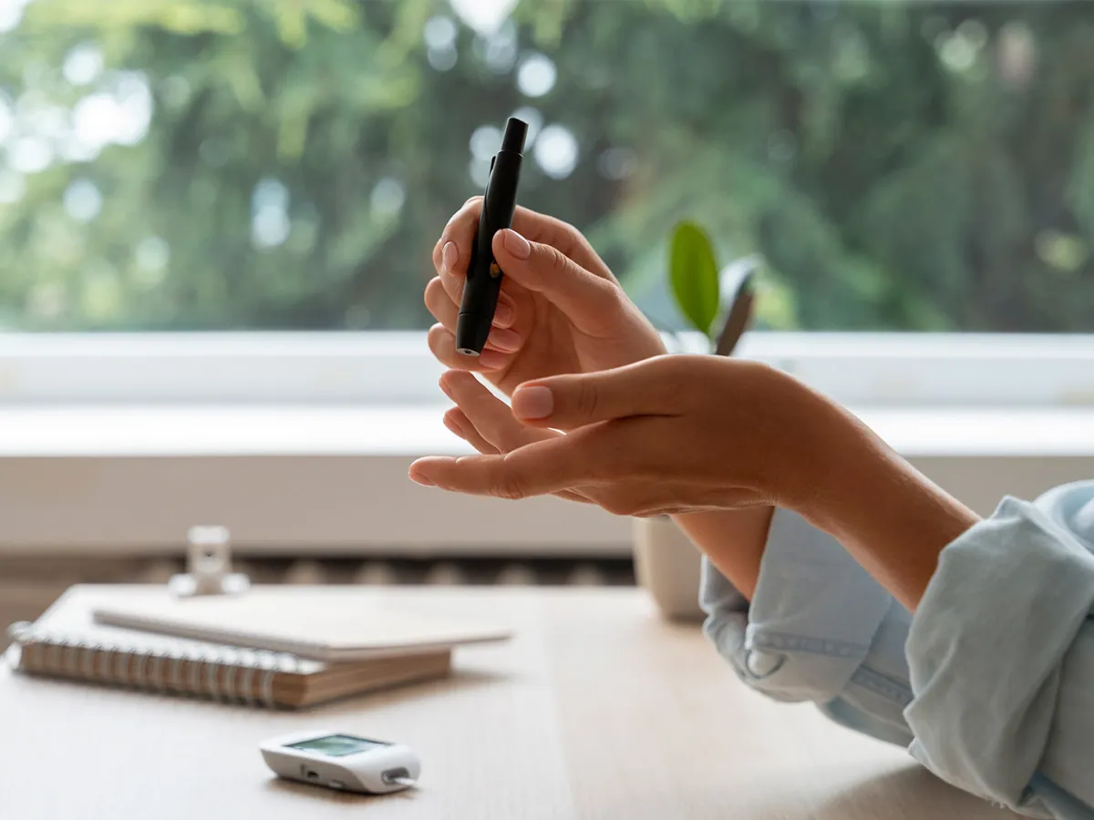 امرأة تفحص السكري -Image By Freepik