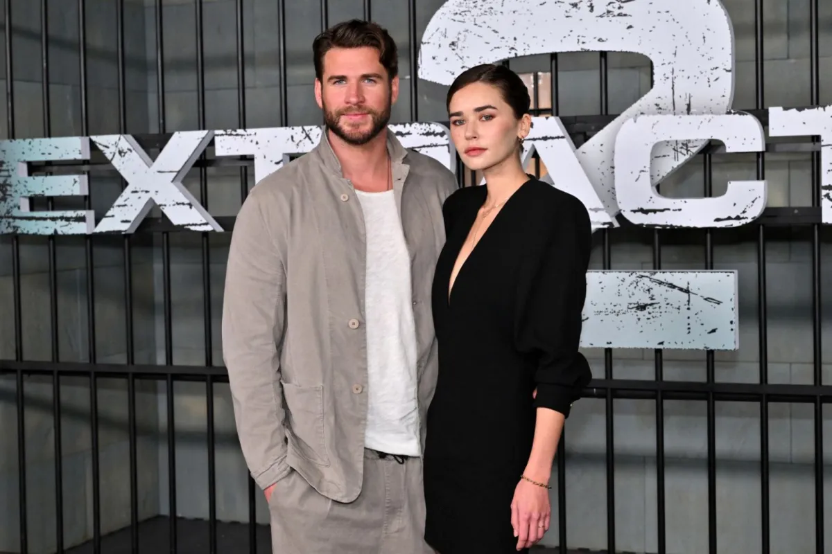 ليام هيمسورث وجابرييلا بروكس في مركز لينكولن في مدينة نيويورك (Liam Hemsworth and Gabriella Brooks at Lincoln Center in New York City). مصدر الصورة:  ANGELA WEISS / AFP
