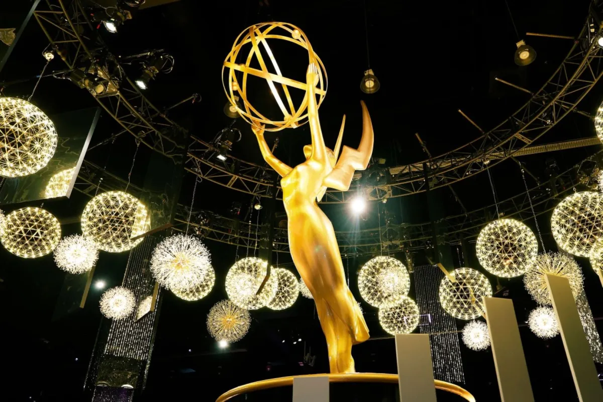 تمثال جائزة إيمي The Emmy Statue. مصدر الصورة: Frazer Harrison / GETTY IMAGES NORTH AMERICA / Getty Images via AFP