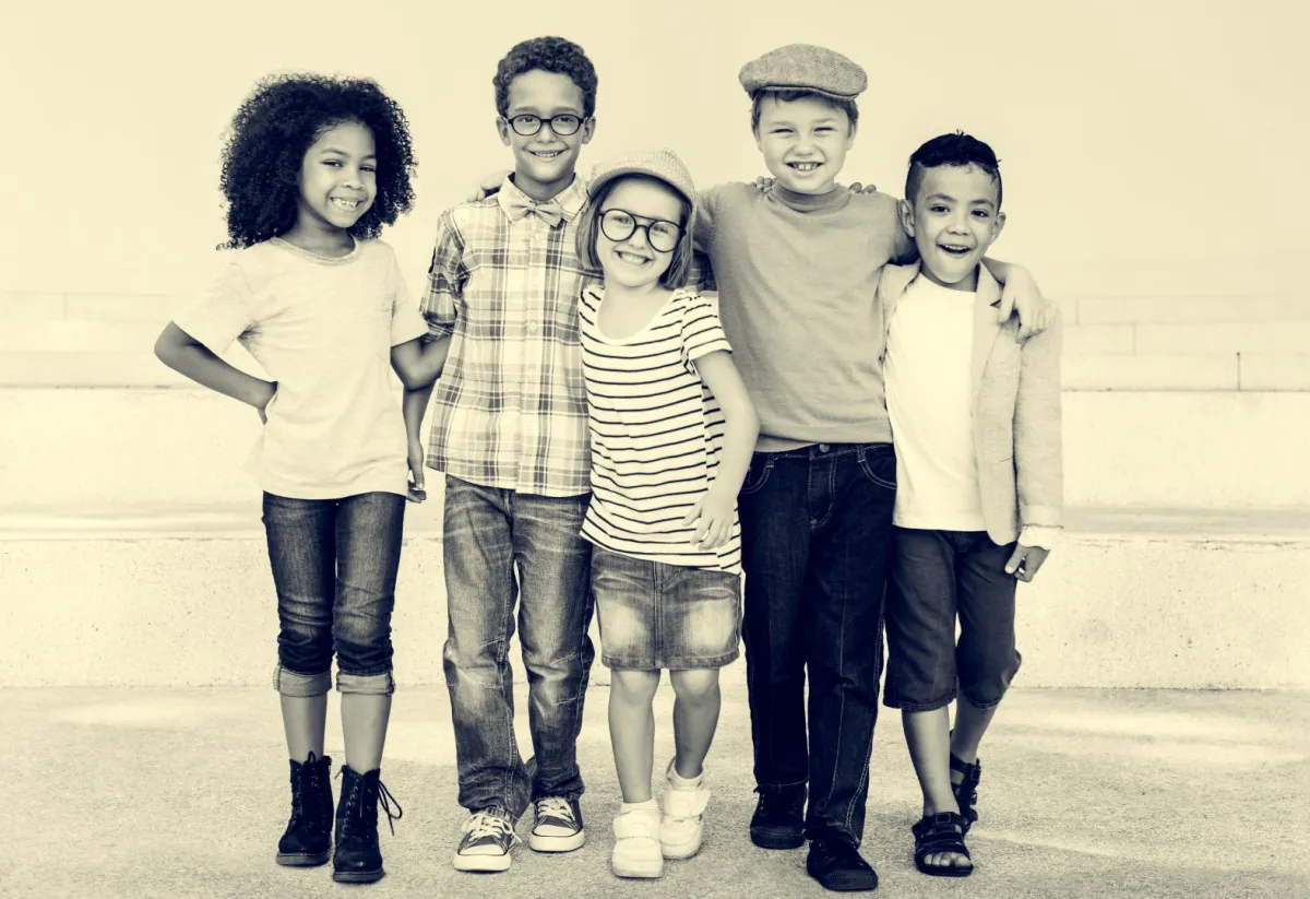 صورة أطفال من جنسيات مختلفة