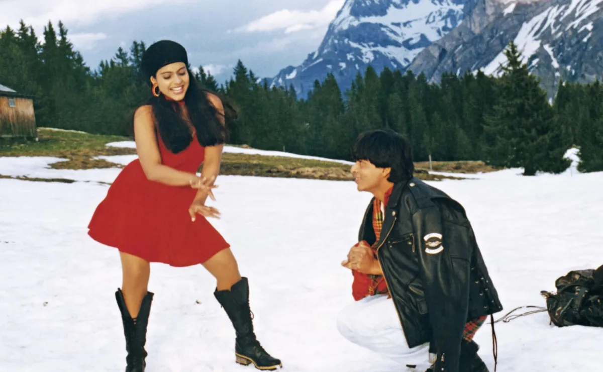 شاروخان وكاجول من فيلم Dilwale Dulhania Le Jayenge- الصورة من موقع IMDB