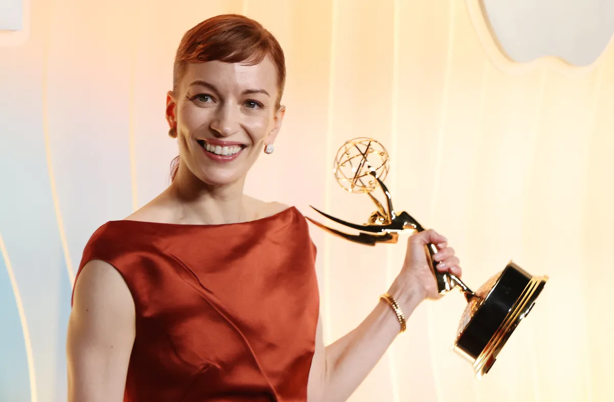 بريت لور Britt Lower من حفل جوائز إيمي برايمتايم 2025. مصدر الصورة:rederic J. Brown / AFP) / RESTRICTED TO EDITORIAL USE