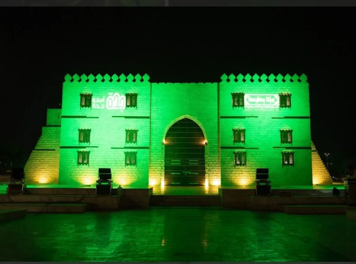 تزيين معالم جدة بالإضاءة الخضراء